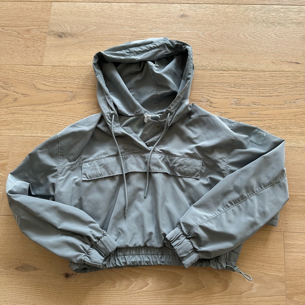 Alo yoga cropped anorak jacket
